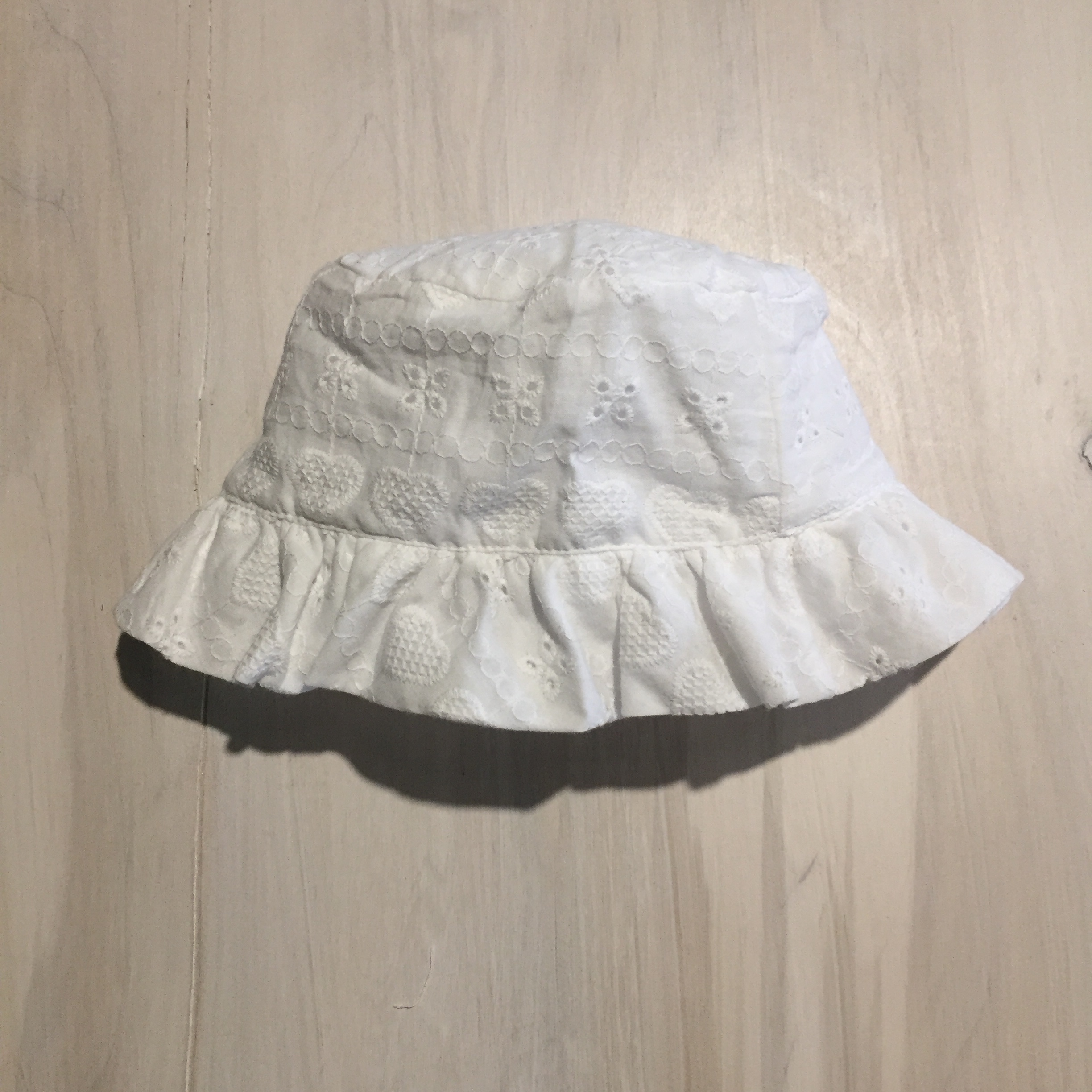cappellino-neonata-bimba-sangallo-bianco-primavera-estate-cotone