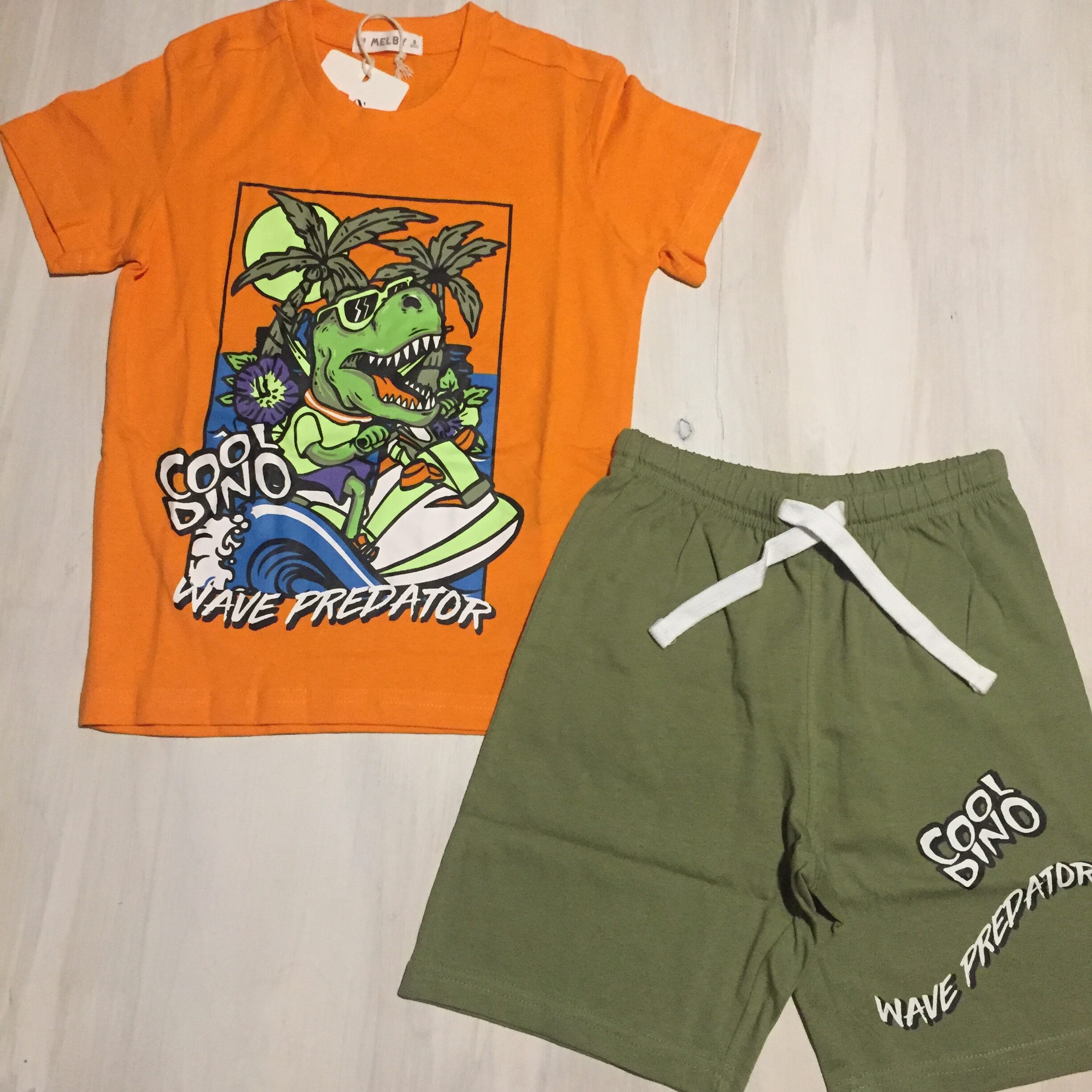 completo-maglietta-pantaloncini-arancione-verde-melby